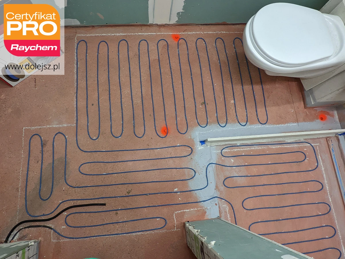 Elektryczne ogrzewanie podłogowe w małej łazience