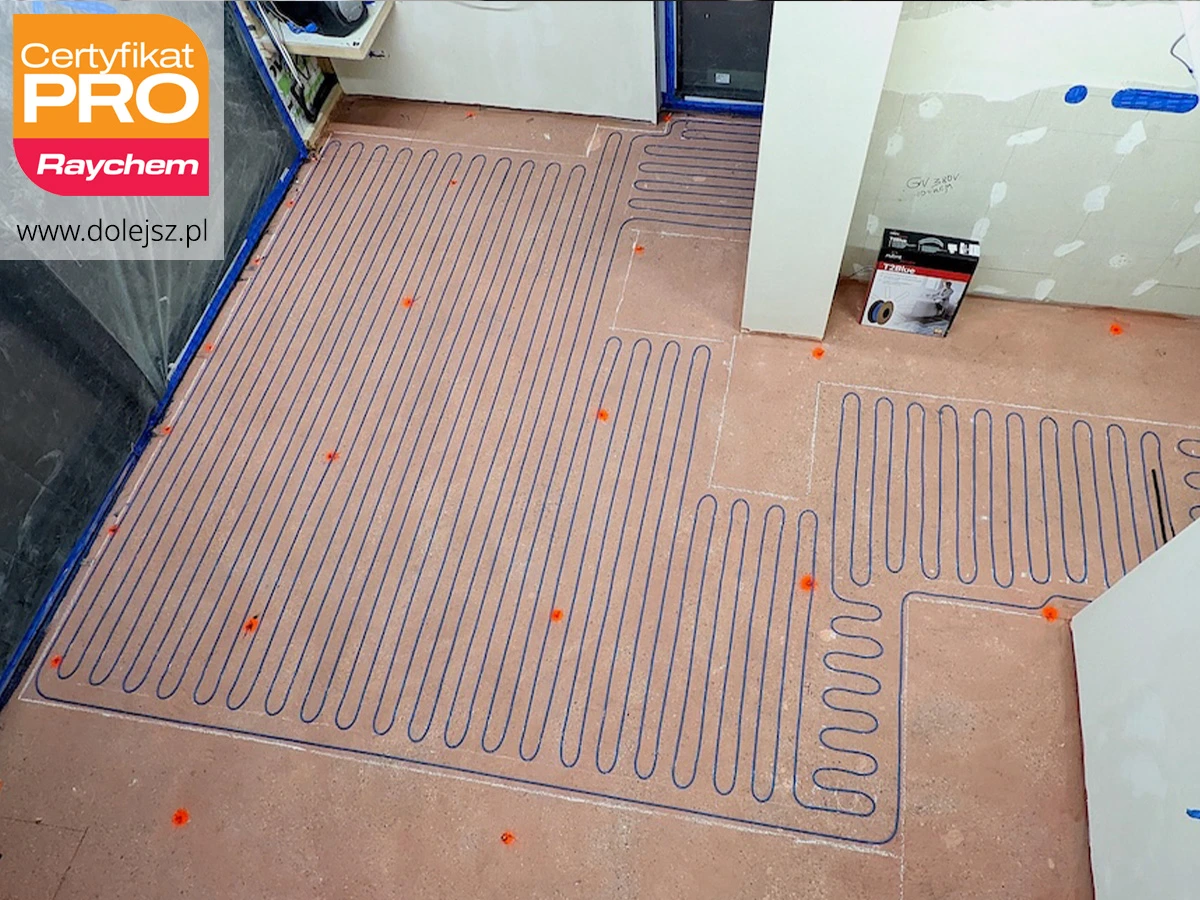 Dom szkieletowy i elektryczne ogrzewanie podłogowe w wylewce samopoziomującej