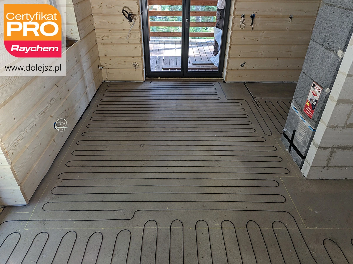 Elektryczne ogrzewanie podłogowe w całym domu pod płytkami