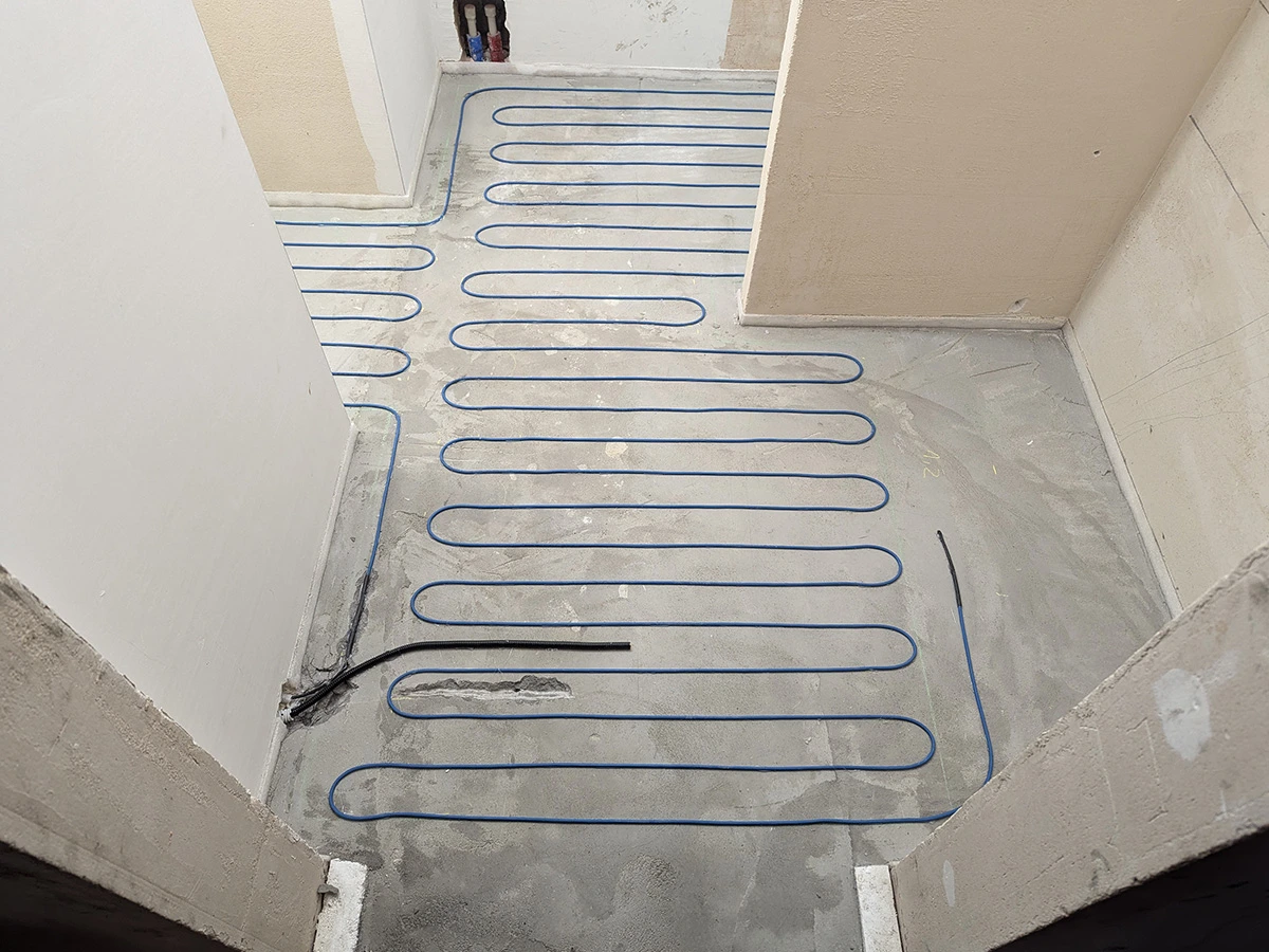 Ogrzewanie podłogowe w łazience kablem grzejnym Warszawa