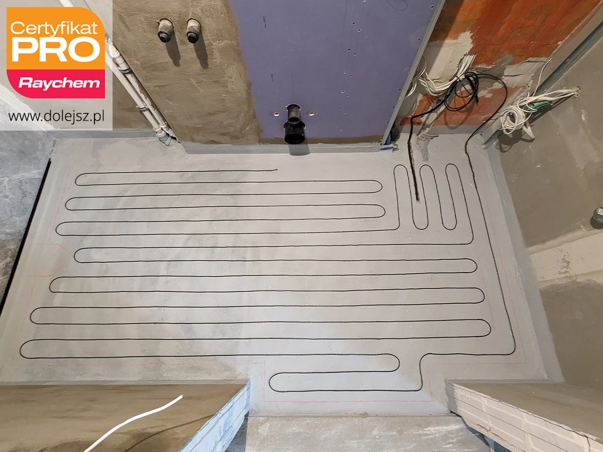 Łazienka z marmurem i elektrycznym ogrzewaniem podłogowym Warszawa