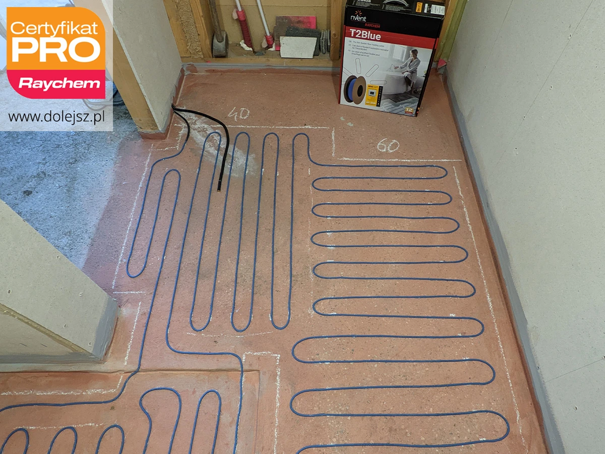 Ciepła podłoga w łazience, posadzka z żywicy