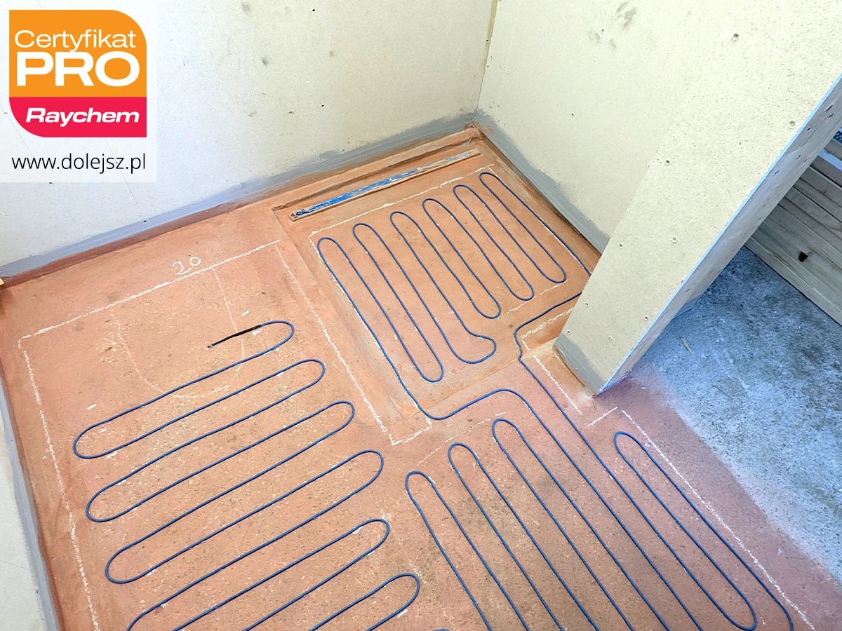 Łazienka z posadzką z żywicy i ogrzewaniem podłogowym - Warszawa