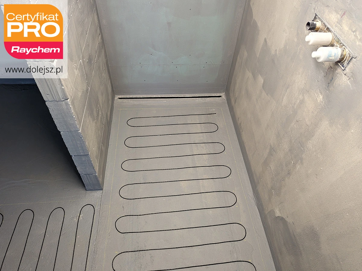 Łazienka z sauną i elektrycznem ogrzewaniem podłogowym kablem grzejnym - Warszawa