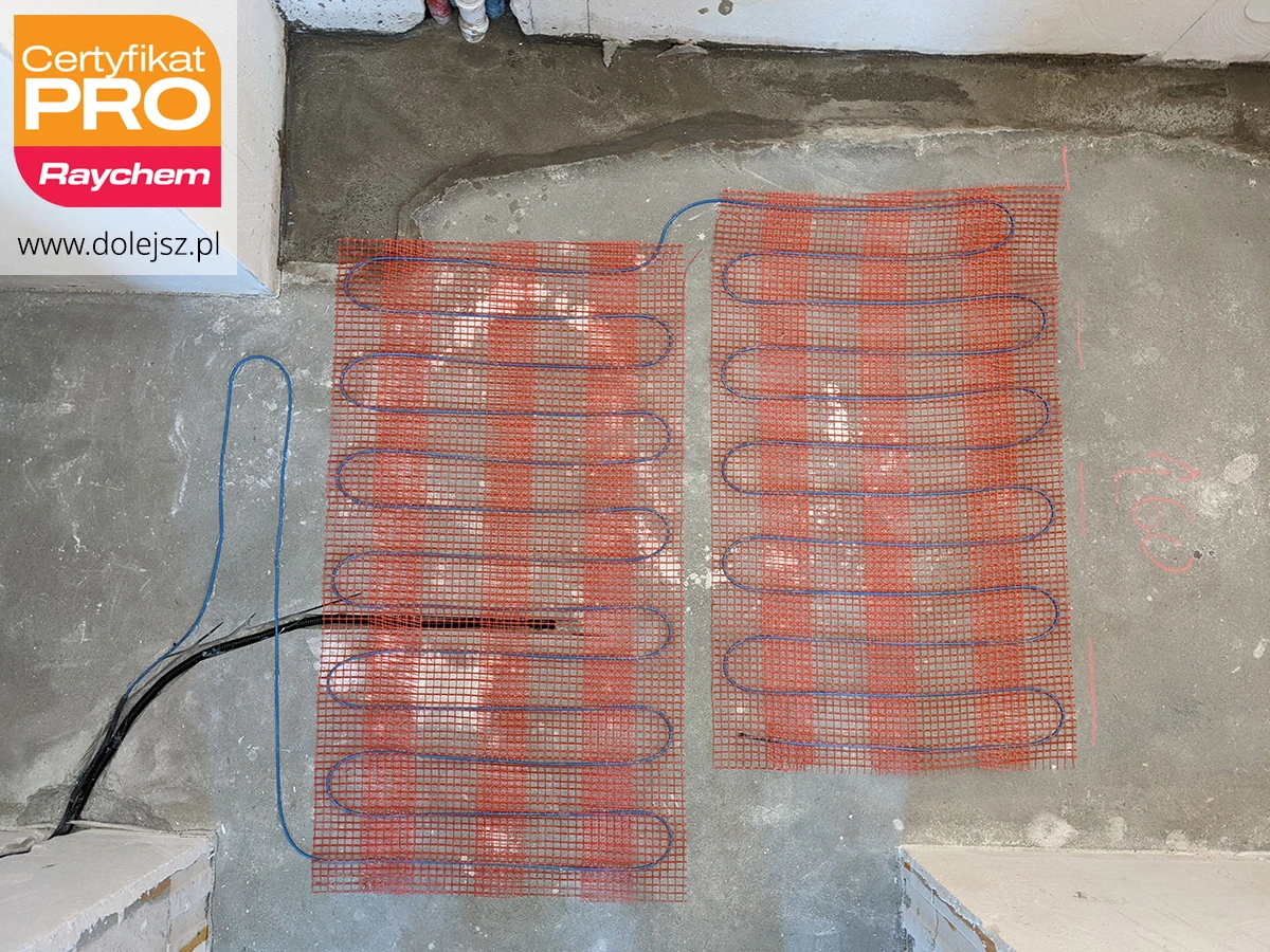 Mała toaleta z pralką i elektrycznym ogrzewaniem podłogowym - Warszawa