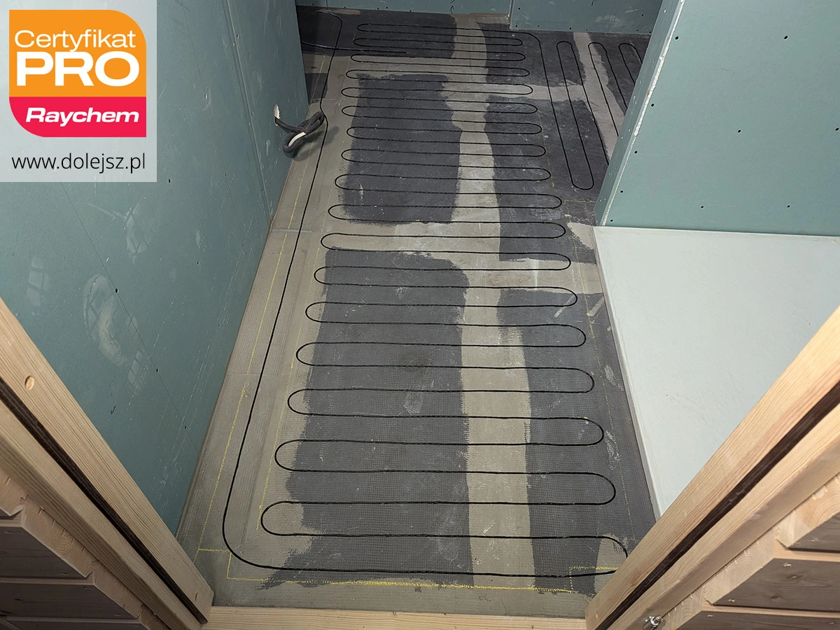 instalacja elektrycznego ogrzewania podłogowego kablem grzejnym pod płytkami