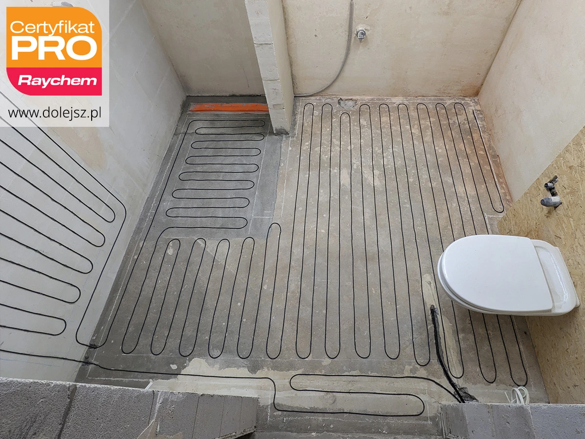 łazienka z elektrycznym ogrzewaniem podłogowym i marmurem Warszawa