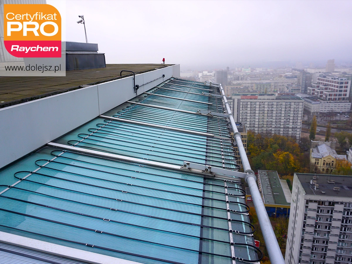 Instalacja przeciwoblodzeniowa Warszawa - ogrzewanie wykuszu szklanego