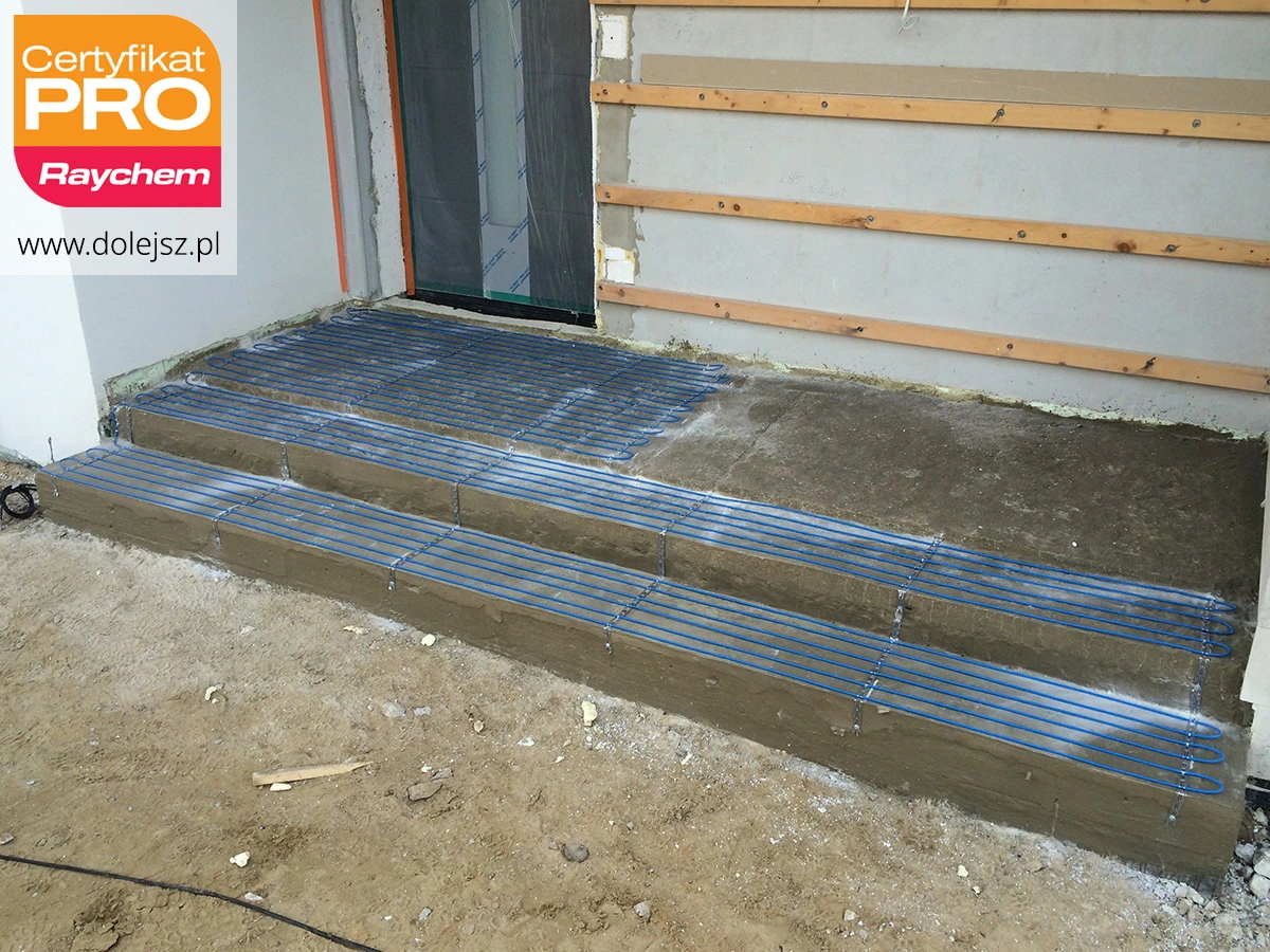 Instalacja przeciwoblodzeniowa na schodach wejściowych - Warszawa