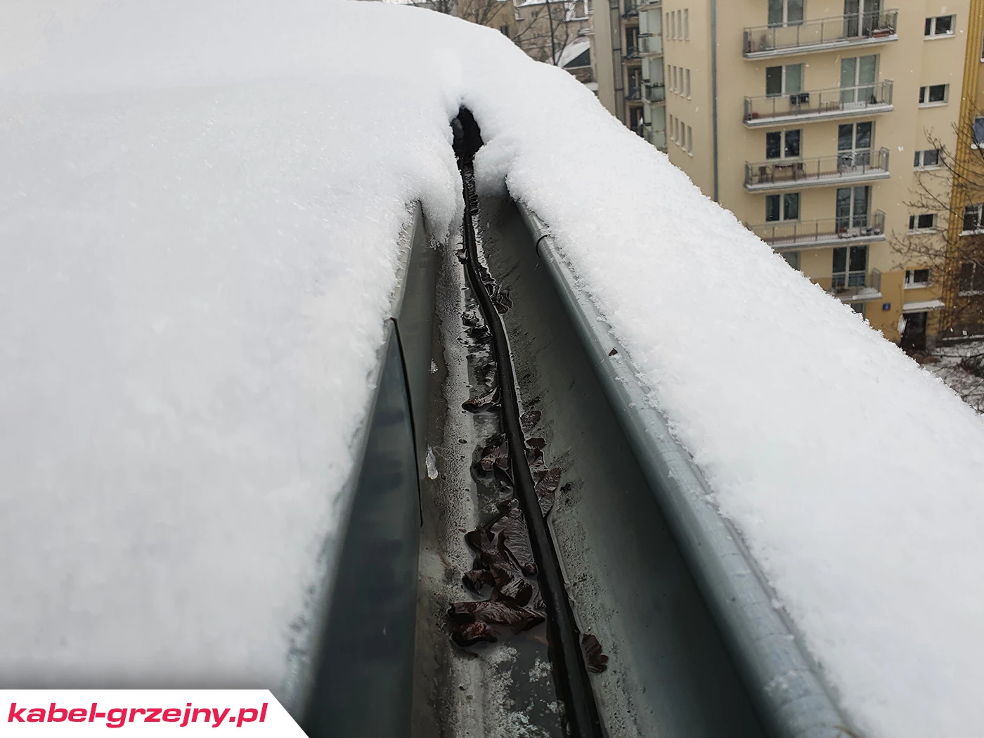 System przeciwoblodzeniowy w rynnach i rurach spustowych